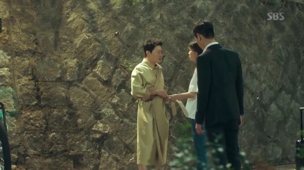 “Jealousy Incarnate”: Bị Kyung Pyo “chia tay - đòi quà”, Jung Suk lột áo trả giữa phố - Ảnh 9.