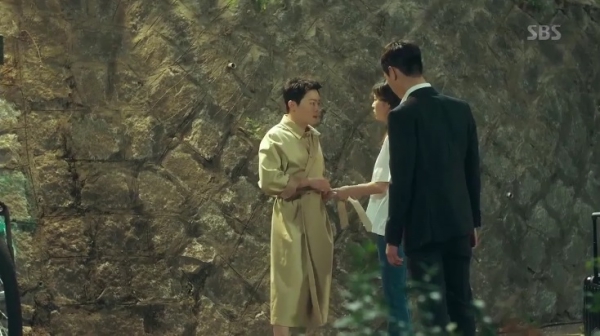 &ldquo;Jealousy Incarnate&rdquo;: Bị Kyung Pyo &ldquo;chia tay - đ&ograve;i qu&agrave;&rdquo;, Jung Suk lột &aacute;o trả giữa phố - Ảnh 9.