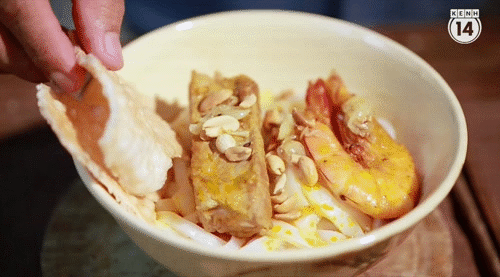 Nghe đầu bếp Ng&ocirc; Thanh H&ograve;a tiết lộ gia vị đặc biệt l&agrave;m n&ecirc;n m&oacute;n m&igrave; Quảng &ldquo;đ&uacute;ng chuẩn&rdquo; người miền Trung - Ảnh 14.