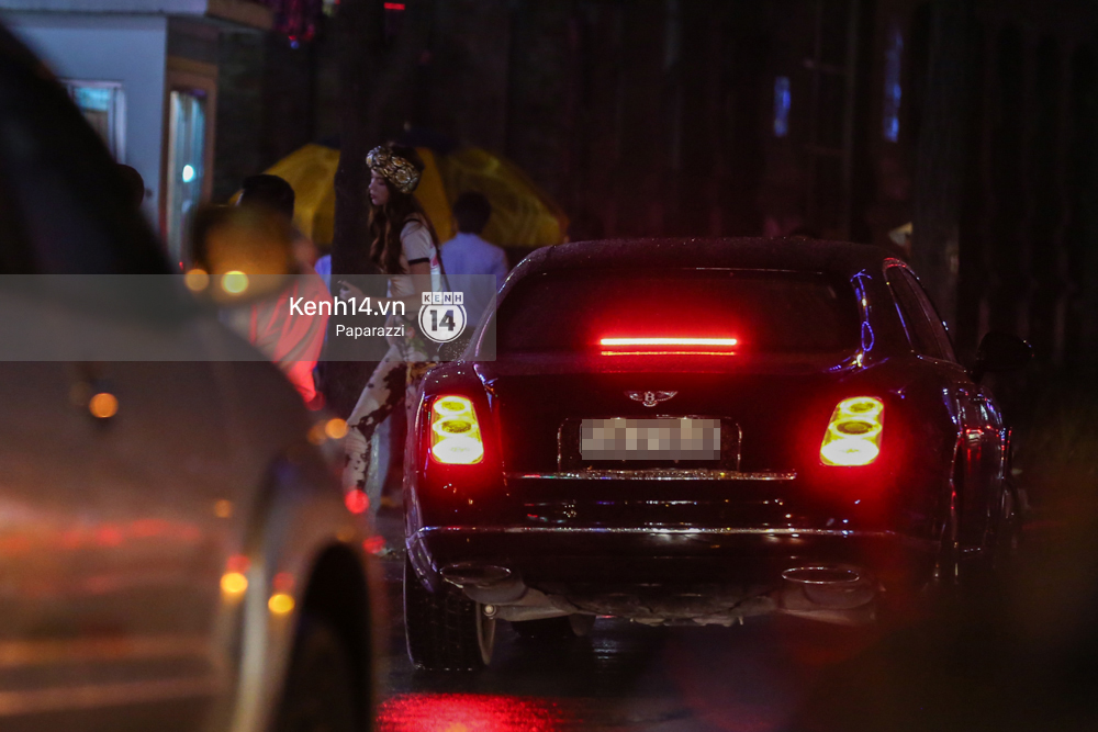 Hồ Ngọc H&agrave; bị bắt gặp l&aacute;i xe của đại gia Chu Đăng Khoa đi dự sự kiện - Ảnh 8.