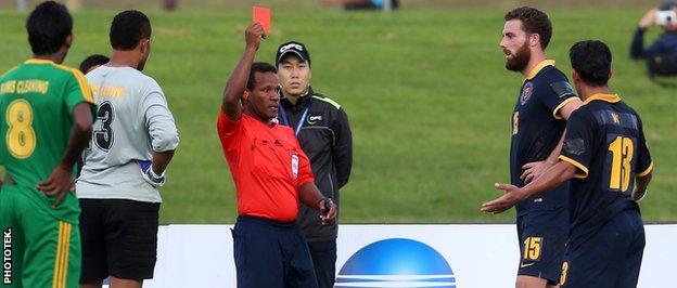 Trận cầu điên rồ ở OFC Champions League: 6 thẻ đỏ, 7 bàn thắng và 8 phút bù giờ - Ảnh 2.
