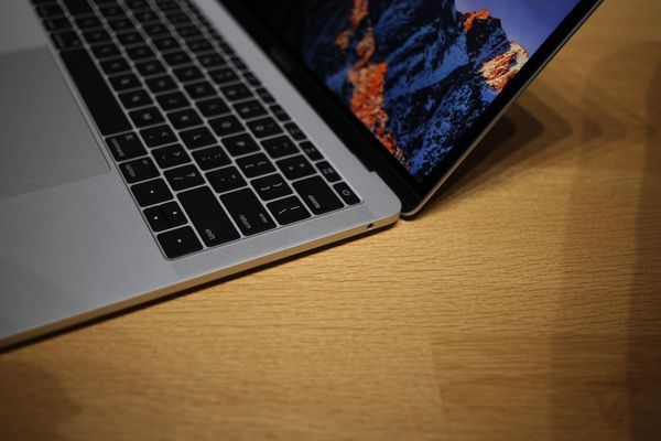 Apple chính thức trình làng MacBook Pro mới: Mỏng nhẹ khó tin, đẹp không thể cưỡng! - Ảnh 12.