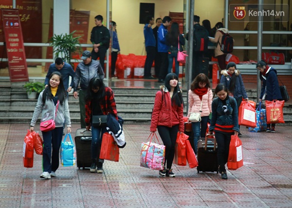 1.500 sinh viên được đưa về quê miễn phí - Ảnh 3.