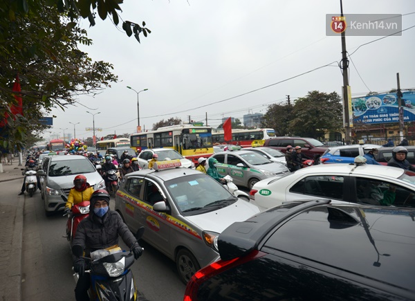 Người Hà Nội - Sài Gòn hối hả về quê nghỉ Tết sau buổi làm việc cuối cùng của năm - Ảnh 3.