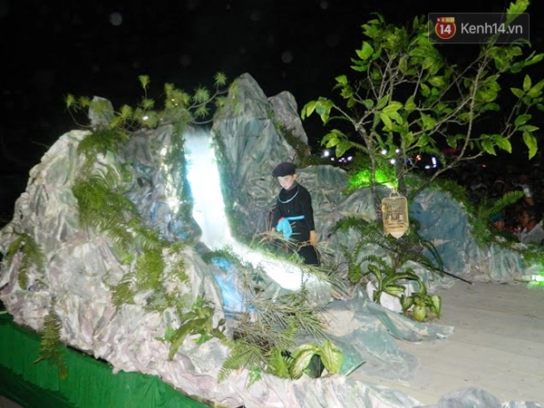 Hàng vạn người dân đổ xô đến xem lễ rước “Cô gái không xương” ở Quảng Nam - Ảnh 5.