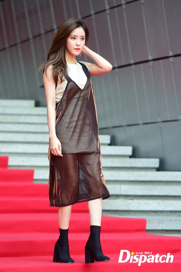 Tiffany diện đồ da báo, Hyomin khoe chân với váy xẻ cao tít - Ảnh 10.