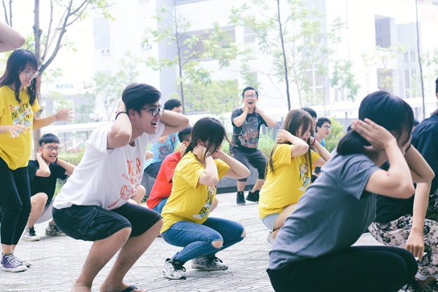 HS truờng THPT Nguyễn Huệ đang tất bật cho ng&agrave;y hội ch&agrave;o đ&oacute;n t&acirc;n học sinh Inspiration Day 2016 - Ảnh 9.
