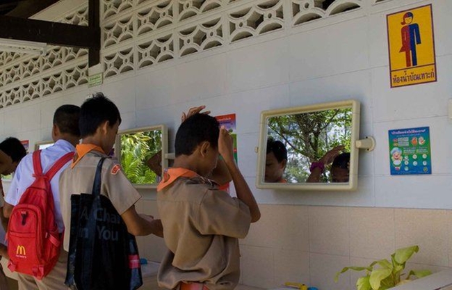 Chắc chẳng ở đ&acirc;u c&oacute; nhiều nh&agrave; vệ sinh kh&ocirc;ng ph&acirc;n biệt giới t&iacute;nh như quốc gia n&agrave;y - Ảnh 4.