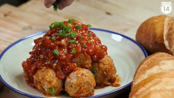 B&iacute; quyết l&agrave;m b&aacute;nh m&igrave; kẹp x&iacute;u mại ngon như h&agrave;ng b&aacute;n - Ảnh 11.