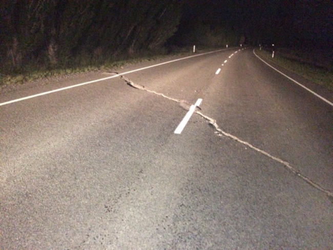 Những hình ảnh đổ vỡ ngổn ngang sau trận động đất 7,8 độ Richter ở New Zealand - Ảnh 17.
