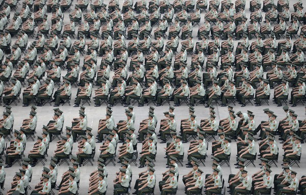 Hoa mày chóng mặt với loạt ảnh mới về sự đông đúc khủng khiếp tại Trung Quốc - Ảnh 17.