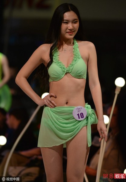 Cuộc thi sắc đẹp Trung Quốc cho thí sinh cởi đồ, thay bikini giữa sân khấu - Ảnh 8.