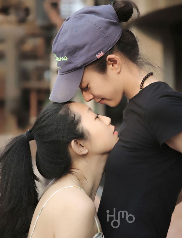 Tôi muốn ở bên bạn gái của mình, nên tôi đã kết hôn với một người đàn ông - Ảnh 4.