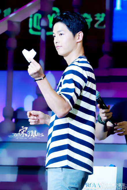 Song Joong Ki nghẹn ng&agrave;o x&uacute;c động đến rơi nước mắt - Ảnh 30.