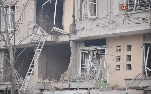 Những hình ảnh kinh hoàng chứng tỏ sức công phá khủng khiếp của vụ nổ tại khu đô thị Văn Phú - Ảnh 10.