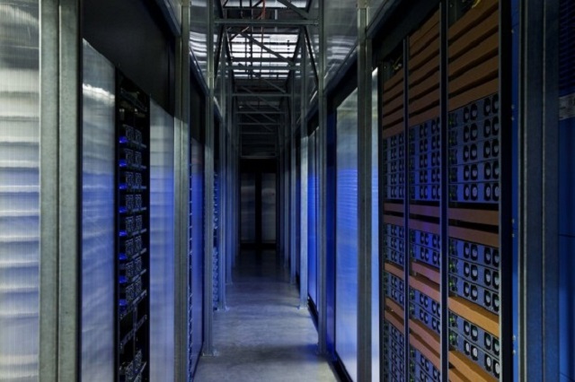 Bên trong căn phòng bí mật chứa 2.000 smartphone thử nghiệm ứng dụng của Facebook - Ảnh 1.
