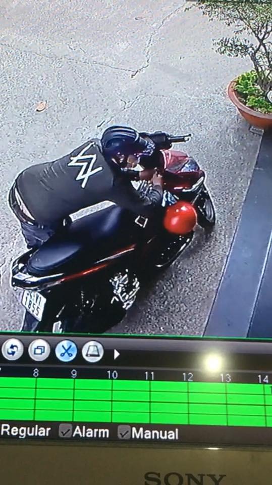 Sài Gòn: Chỉ sau 7 giây, kẻ trộm đã lấy mất chiếc xe máy ngay trước cửa nhà - Ảnh 3.