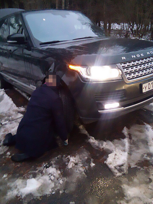 Tai nạn hi hữu: Một người đàn ông Nga bị kẹt đầu vào bánh xe dẫn đến tử vong - Ảnh 2.