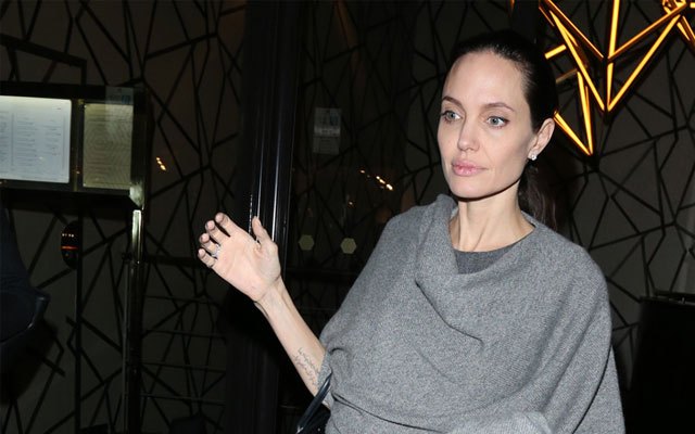Angelina Jolie giờ đây chỉ còn 34 kg dù cao gần 1m70? - Ảnh 12.