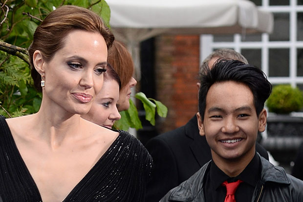 Con trai Angelina Jolie lén quay phim Brad Pitt để giúp mẹ chống lại bố? - Ảnh 1.