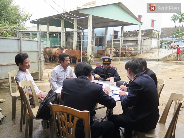 Xử phạt h&agrave;ng loạt cơ sở giết mổ c&oacute; h&agrave;nh vi bơm nước v&agrave;o gia s&uacute;c - Ảnh 1.