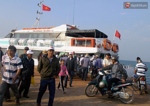 Cháy vé tàu ra đảo Lý Sơn trong dịp giỗ tổ Hùng Vương - Ảnh 1.