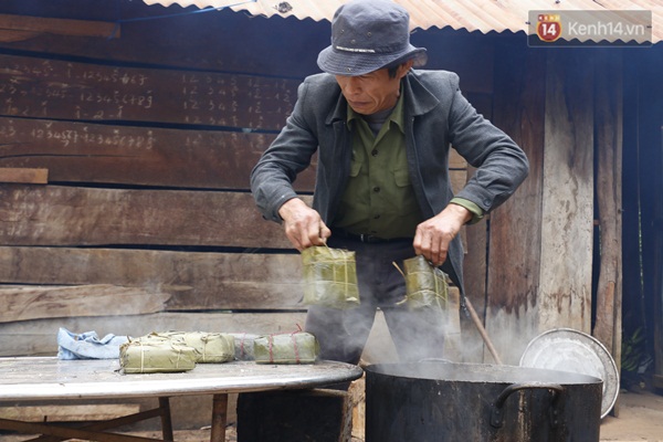 Cảm động thầy cô vùng cao góp tiền nấu bánh chưng tặng học sinh - Ảnh 4.