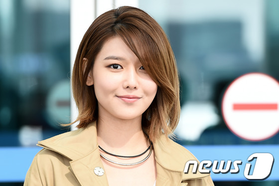 Shin Min Ah cá tính, trẻ trung không kém đàn em Park Shin Hye và Sooyoung (SNSD) tại sân bay - Ảnh 14.