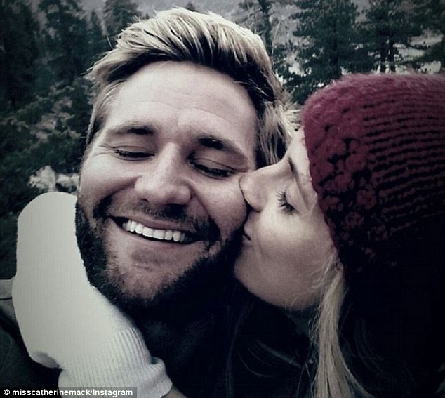 T&igrave;m ra danh t&iacute;nh của cặp đ&ocirc;i nổi tiếng, v&ocirc; t&igrave;nh c&oacute; bức ảnh cưới đẹp nhất thế giới - Ảnh 8.