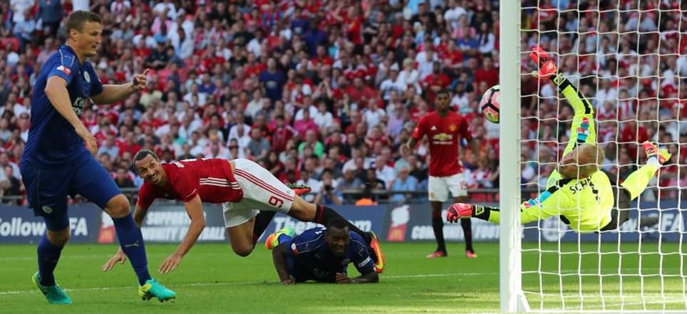 Ibrahimovic ghi bàn quyết định giúp Man Utd giành danh hiệu đầu tiên dưới thời Mourinho