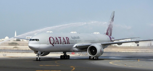 Hạ cánh khẩn cấp vì hành khách lên cơn đau tim, nhưng Qatar Airways lại khiến một người khác bị gãy chân - Ảnh 1.