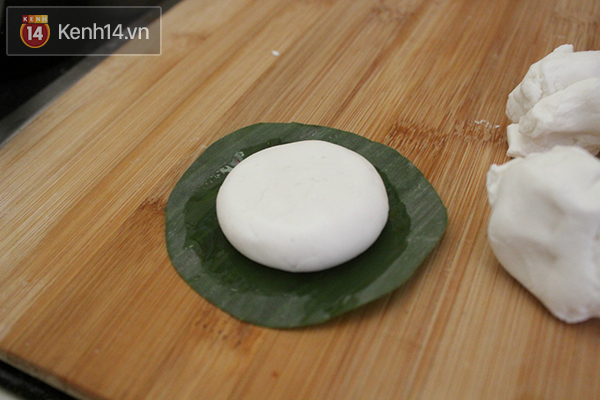 Du học sinh Việt mách cách làm bánh giầy từ bột nếp khô cho người đang xa xứ