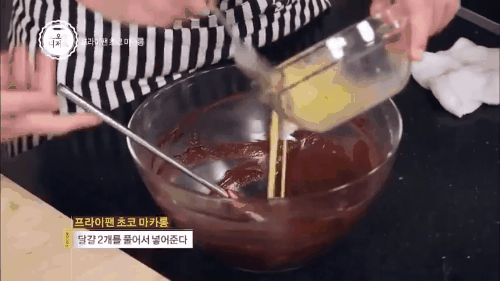 Bạn sẽ không thể tin chiếc bánh chocolate vừa ngon vừa đẹp này được làm bằng chảo - Ảnh 4. Bạn sẽ không thể tin chiếc bánh chocolate vừa ngon vừa đẹp này được làm bằng chảo - Ảnh 4.