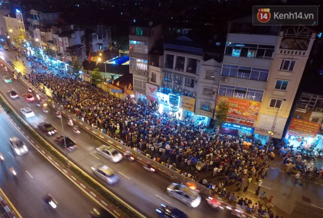 Đại lễ Vu Lan: Hàng nghìn người đội mưa nghe giảng đạo làm con tại chùa Phúc Khánh - Ảnh 9.