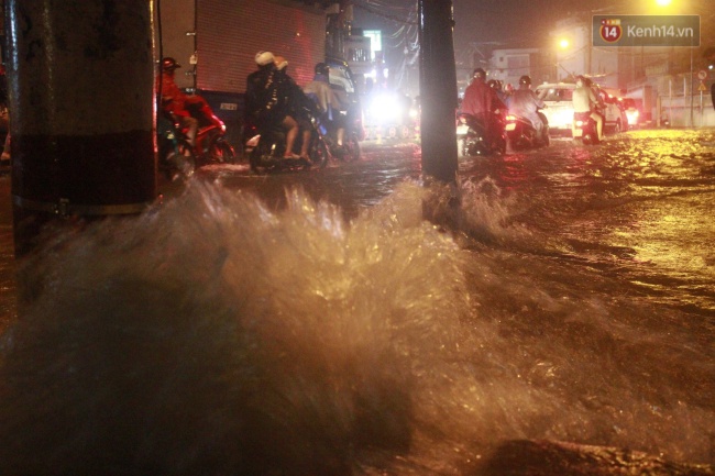 Trở lại điểm ngập nổi tiếng nhất Sài Gòn trong trận mưa lớn thứ 2 trong năm - Ảnh 5.