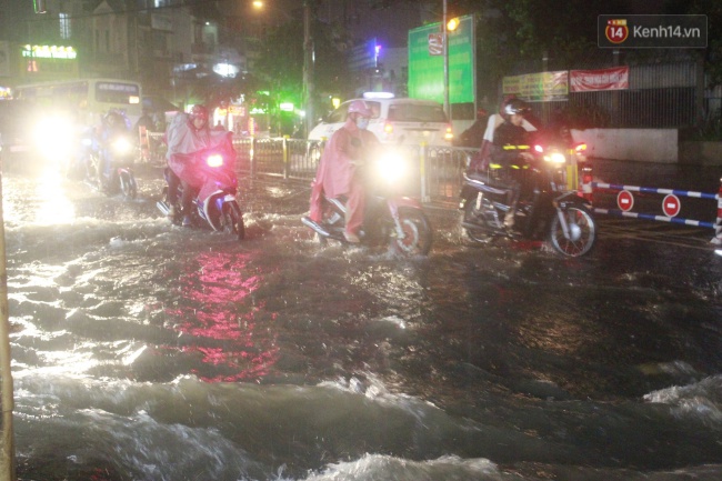 Trở lại điểm ngập nổi tiếng nhất Sài Gòn trong trận mưa lớn thứ 2 trong năm - Ảnh 7.