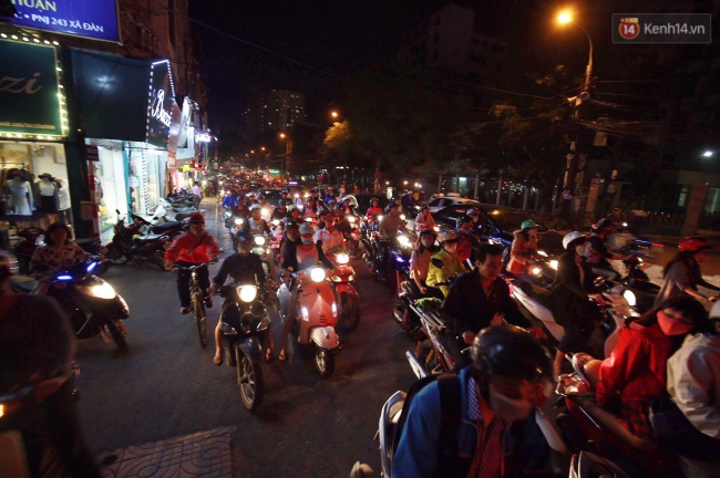 Hà Nội: Tắc đường nghiêm trọng nhiều giờ đồng hồ ở tuyến đường Tây Sơn - Chùa Bộc - Ảnh 7.