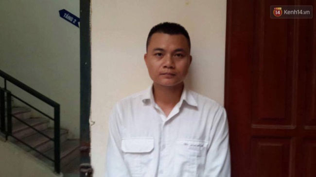 Hà Nội: Xe taxi kéo lê thiếu tá công an hàng chục mét trên đường - Ảnh 2.