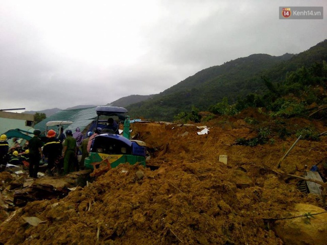 Sạt lở kinh hoàng ở Nha Trang, ít nhất 2 người chết trong đó có một cháu bé 4 tuổi - Ảnh 3.