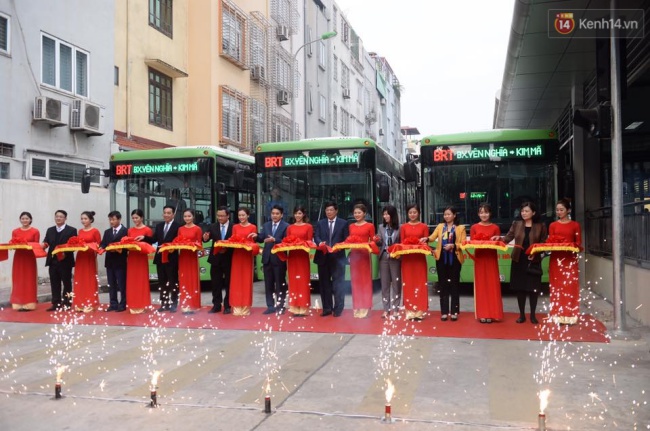 Xe bu&yacute;t nhanh BRT ở H&agrave; Nội ch&iacute;nh thức đi v&agrave;o vận h&agrave;nh sau thời gian thử nghiệm - Ảnh 1.