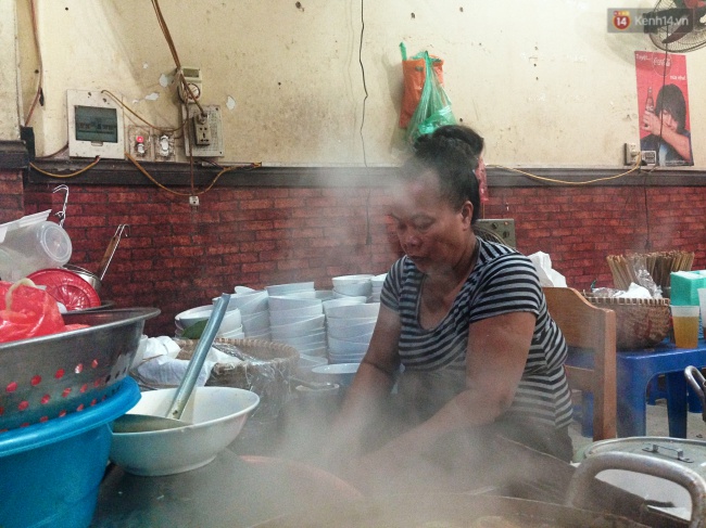 Bà chủ quán bún chửi: Ngày xưa tôi nóng tính 10 phần thì giờ còn 1, 2 phần thôi, tôi kiềm chế nhiều rồi - Ảnh 4.