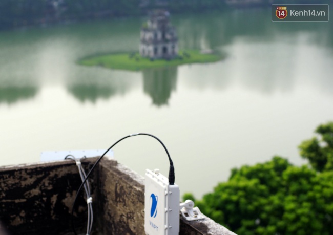 Wifi miễn phí tại phố đi bộ hồ Hoàn Kiếm đang gấp rút lắp đặt để kịp phủ sóng ngày 1/9 - Ảnh 3.