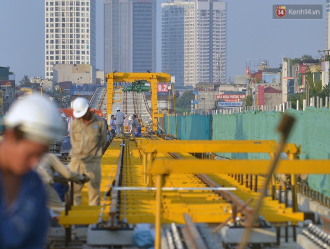 Dự &aacute;n đường sắt tr&ecirc;n cao C&aacute;t Linh - H&agrave; Đ&ocirc;ng bắt đầu lắp đặt những m&eacute;t ray đầu ti&ecirc;n - Ảnh 7.