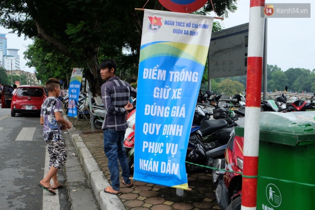 Hà Nội: Hàng ngàn người xếp hàng vào lăng viếng Bác, các điểm vui chơi chật kín người ngày 2/9 - Ảnh 15.