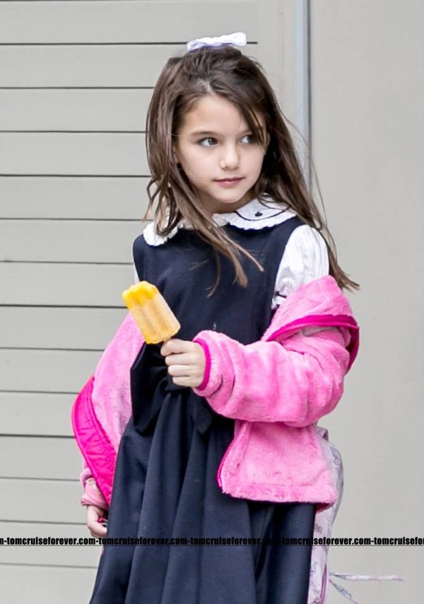 Suri Cruise - Thiên thần nhí một thời ngày càng luộm thuộm và mất vẻ đáng yêu - Ảnh 22.