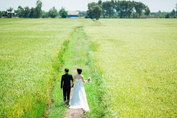 Những bộ ảnh cưới đẹp xuất sắc khi các cặp đôi nước ngoài sang Việt Nam chụp - Ảnh 29.