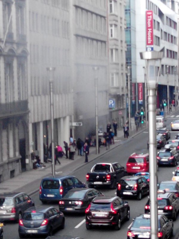 Tổ chức khủng bố IS đánh bom thủ đô Bỉ, ít nhất 34 người chết, 170 người bị thương - Ảnh 16.