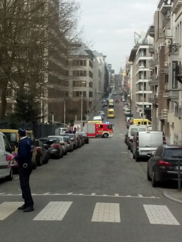 Tổ chức khủng bố IS đánh bom thủ đô Bỉ, ít nhất 34 người chết, 170 người bị thương - Ảnh 13.