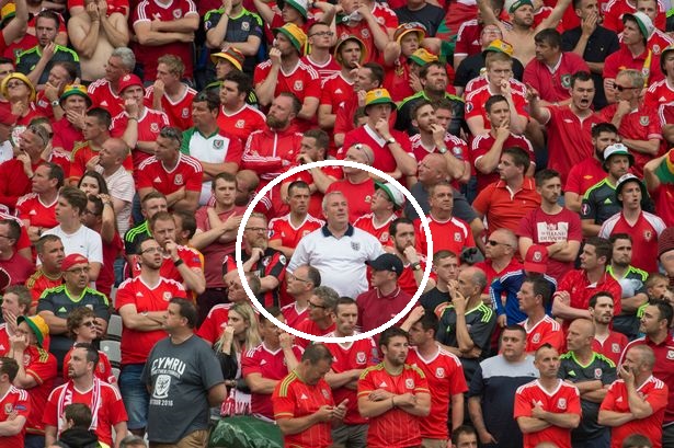 Đ&acirc;y l&agrave; CĐV Anh liều mạng nhất Euro 2016 - Ảnh 1.