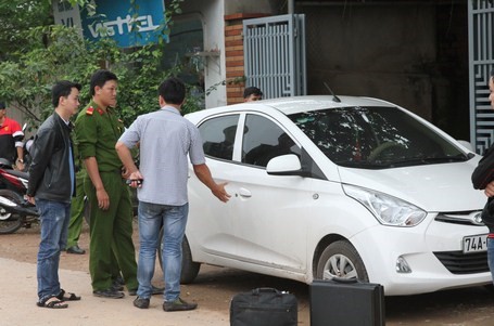 Nam thanh niên giật cửa ôtô, cướp 250 triệu đồng giữa ban ngày - Ảnh 1.